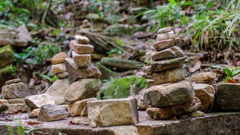 Torre de pedras | Por que empilha pedras?