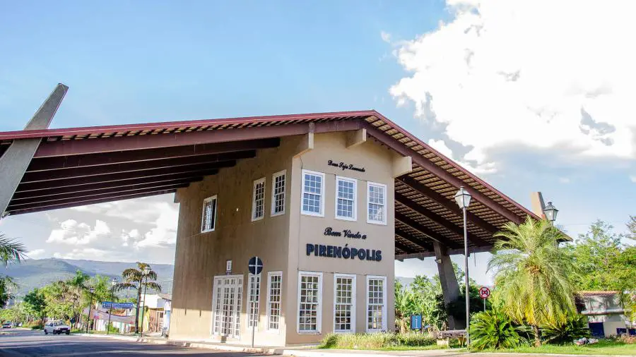 Imagem destauente: Portal de Entrada de Piren&oacute;polis | Conhecer